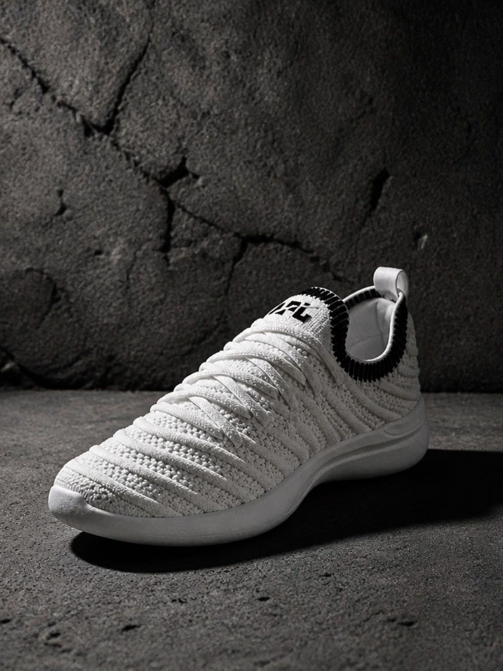 Nib Apl Youth Unisex Techloom Wave Ribbed White Athletic Shoe Sneaker - Size 2 — image 3 of 7